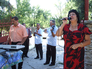 Family ensemble from Gorj county
